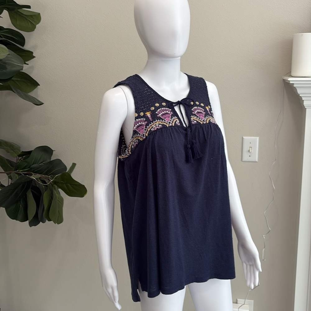 Anthropologie Akemi + Kin Crochet Williston Embroidered Tank Womens Size M Navy - Picture 5 of 14